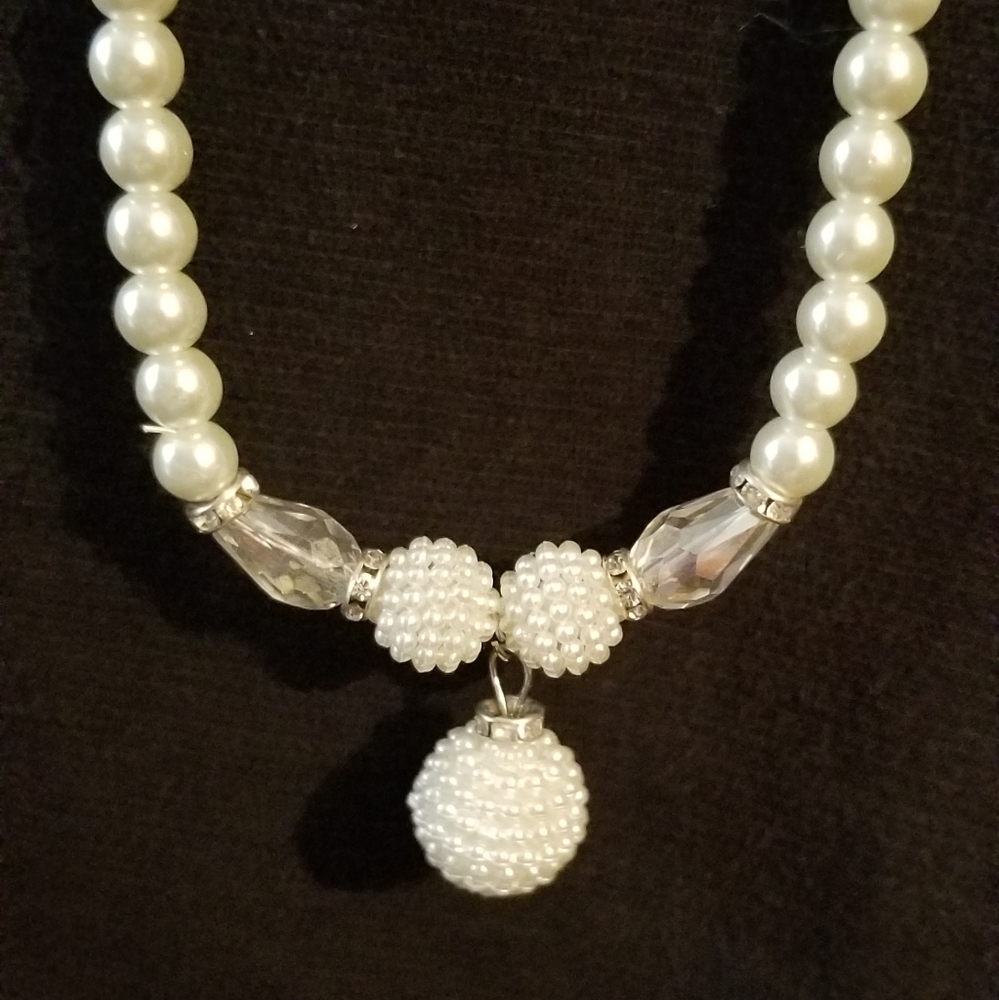 🏷Costume Jewelry Pearl Necklace an Stud Earrings - Picture 2 of 4